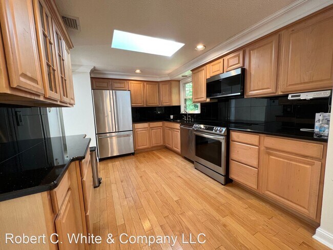 Building Photo - 4 br, 1.5 bath House - 310 Glenwood Dr