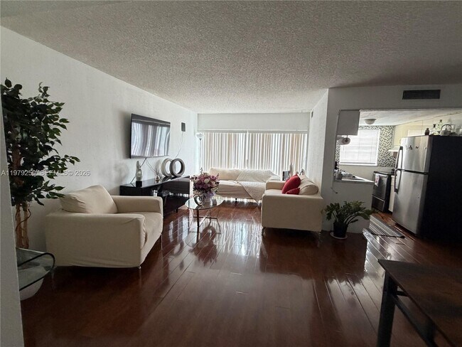 Foto del edificio - 9390 W Flagler St