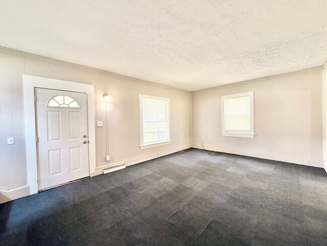 Foto del edificio - 2202 Brownlee Ave NE