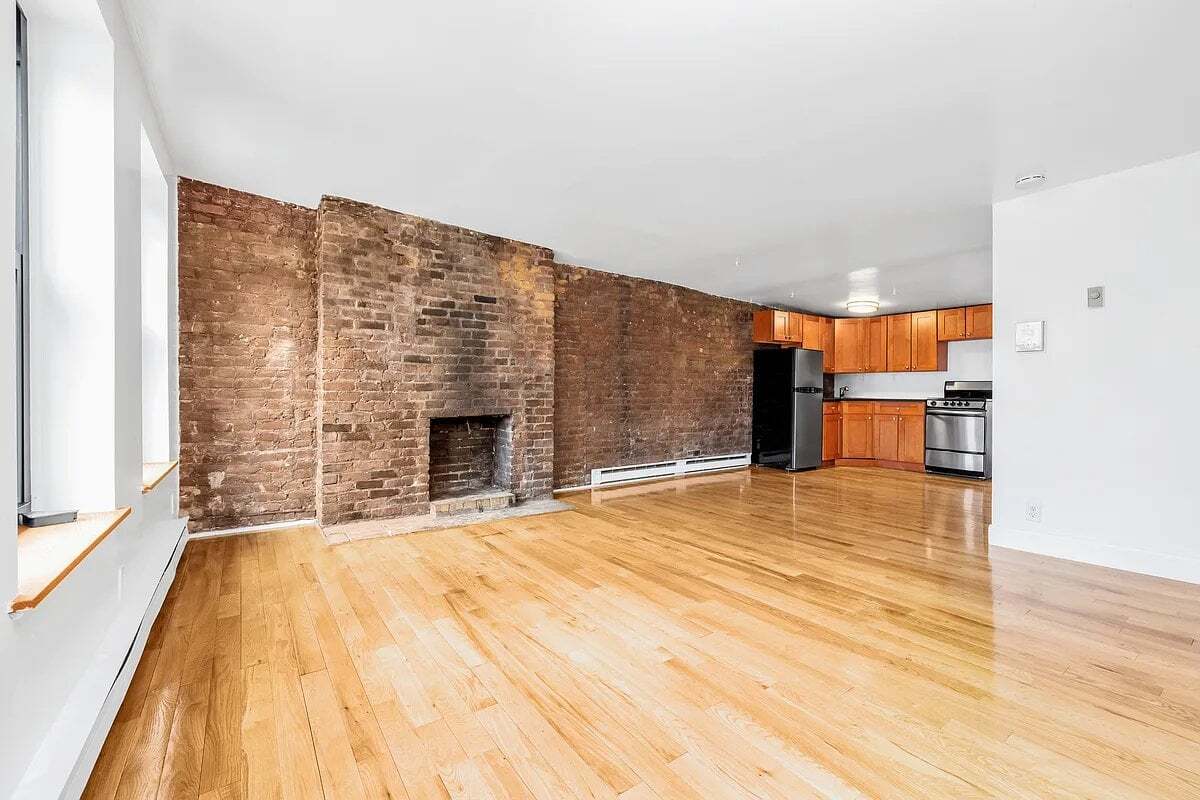 Building Photo - 211 Seventh Avenue