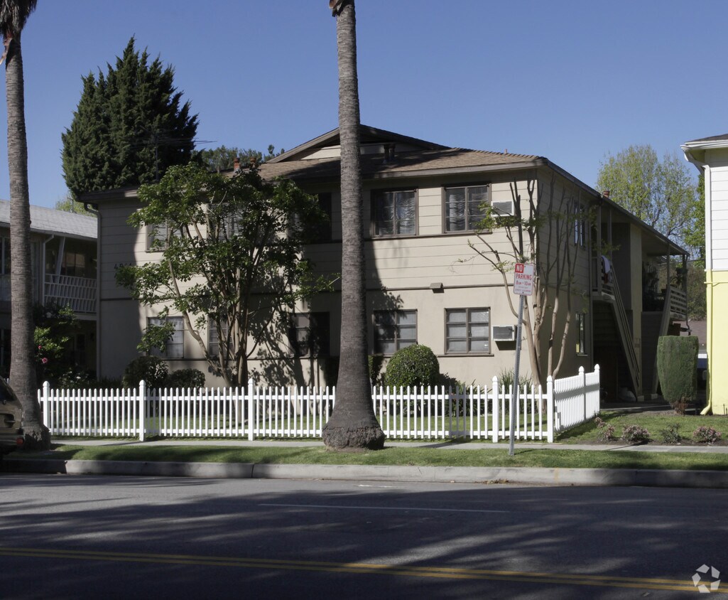 Primary Photo - 4509-4511 Fulton Ave