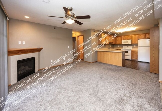 Building Photo - 701 SE Dovetail Rd