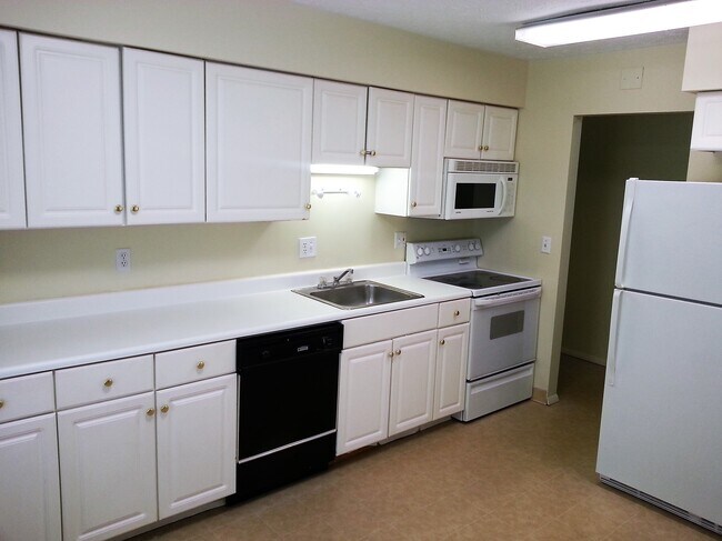 Kitchen - 4011 Rockwell Ave