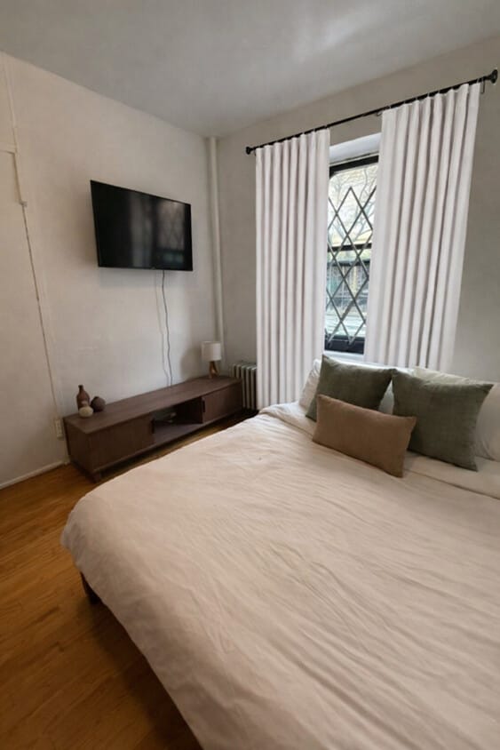 Building Photo - 419 W 54th St