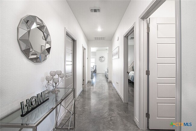 Building Photo - 765 Freedom Cir