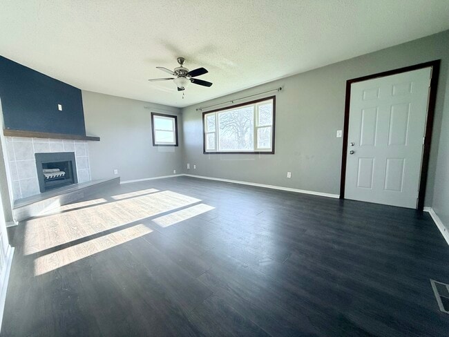 Sala de estar - 204 E Elm St