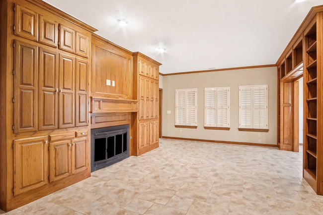 Building Photo - 11300 N Pennsylvania Ave