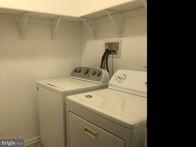 Foto del edificio - 61-UNIT W Mill St