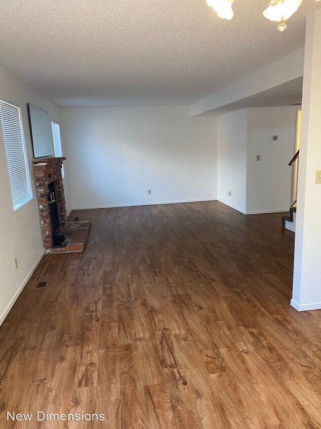 Building Photo - 4 br, 2.5 bath House - 1543 Satelite Drive