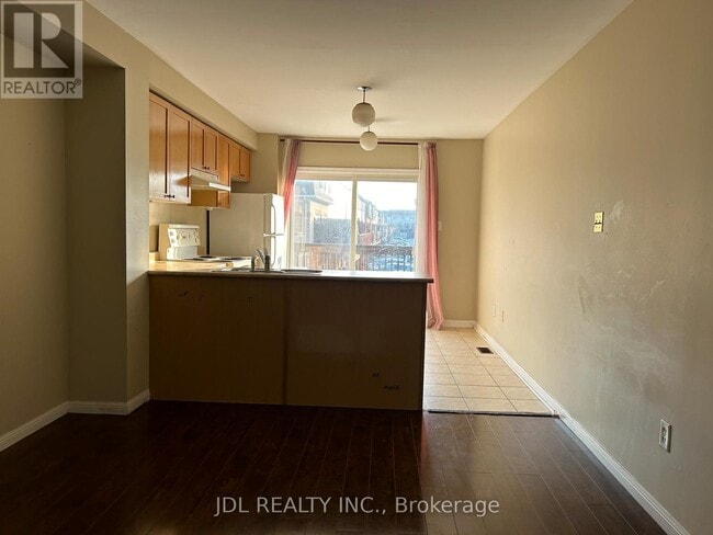 Photo du bâtiment - ENTIRE PROPERTY - 233B ROUGE RIVER DR. DRIVE