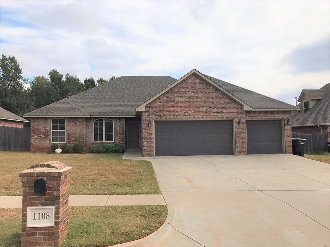1108 SummerHill Dr, Moore, OK 73160 House Rental in Moore, OK