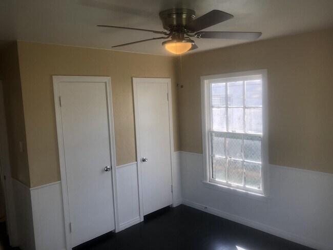 Foto del edificio - 2 bedroom + 2 Living Rooms and Utility Room