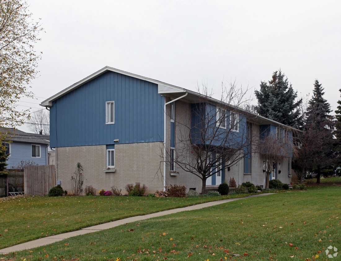 Primary Photo - Mayflower Townhouses Cooperative