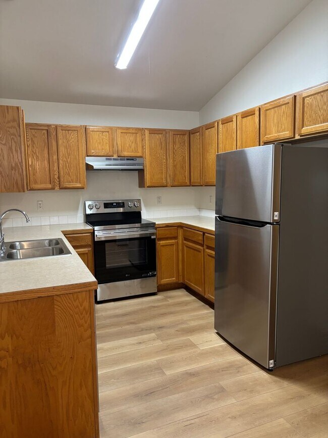 Foto del edificio - Spacious 2-Bedroom & 3 Bathroom Home – Move-In Ready