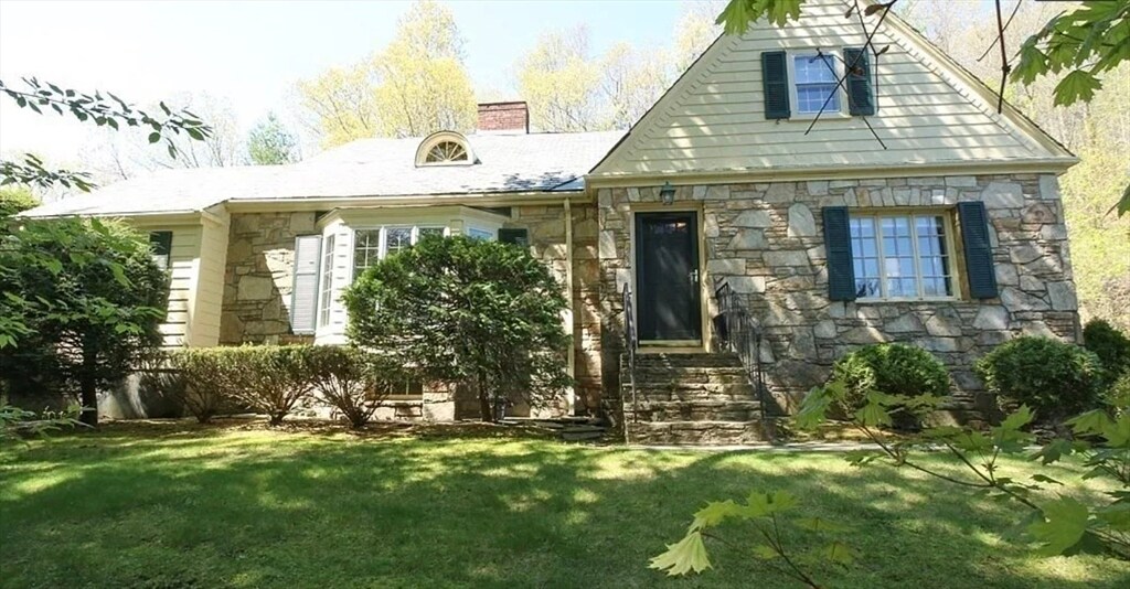 Primary Photo - 17 Chiltern Hill Dr