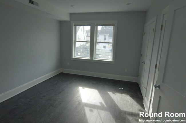 Building Photo - 80 N Beacon St