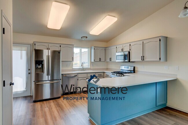 Foto del edificio - 4 bedroom 2.5 bath Home