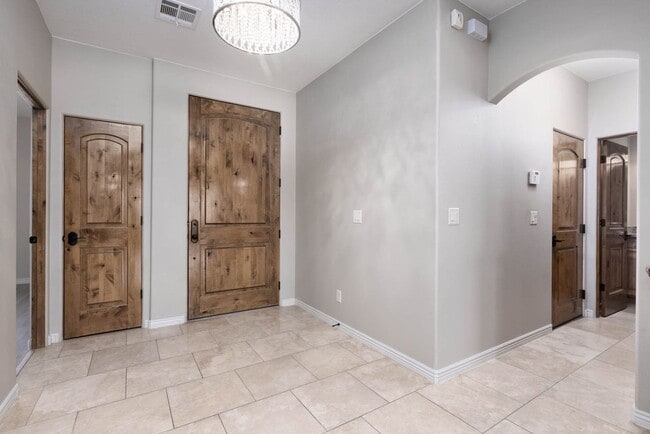 Building Photo - House in Gated Community with Views!