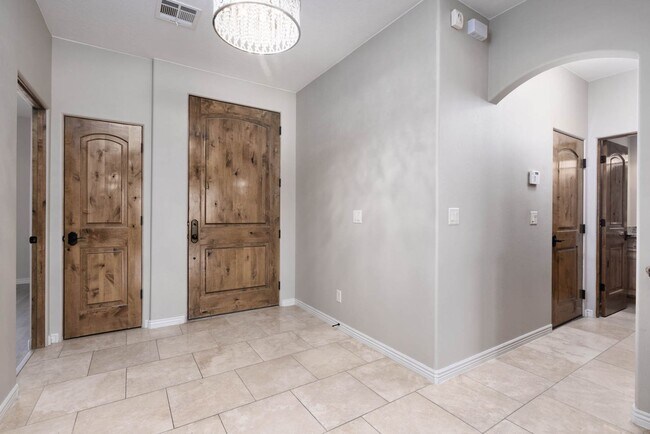 Foto del edificio - House in Gated Community with Views!