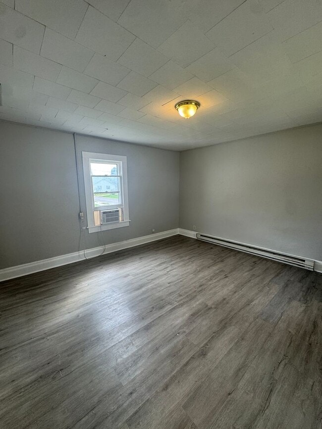 Building Photo - Mid-town 1 bedroom home