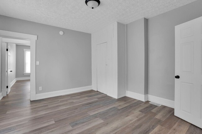 Foto del edificio - 124-126 E MORRILL AVE