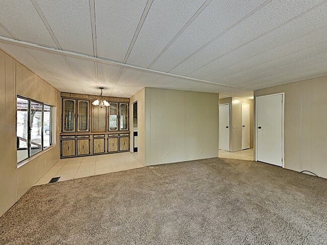 Building Photo - 532 W Plantation Blvd