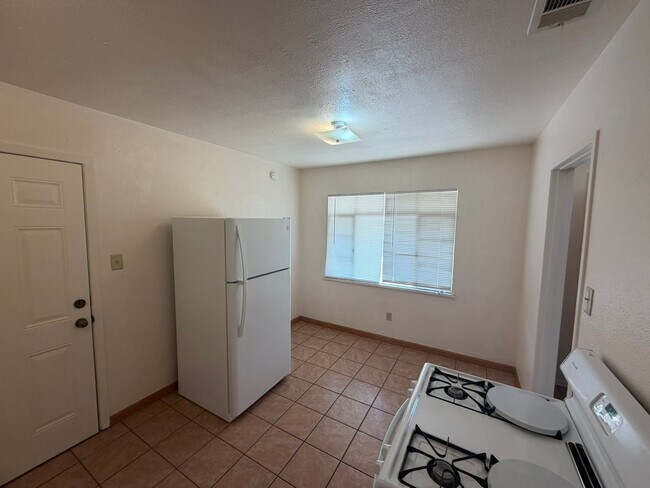 Foto del edificio - 1208 W Edwards St