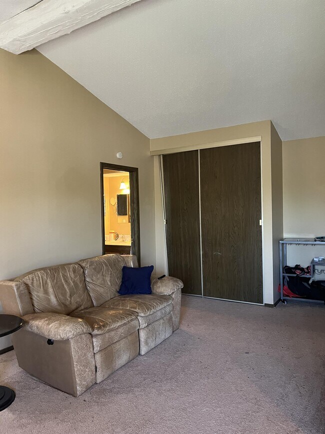Building Photo - 1002 Westbrooke Way