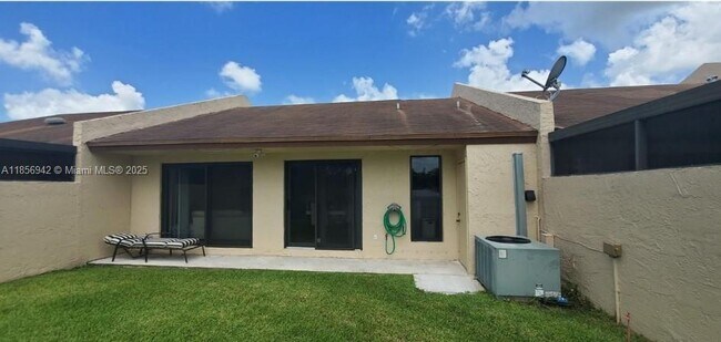 Foto del edificio - 2962 NW 109th Ave