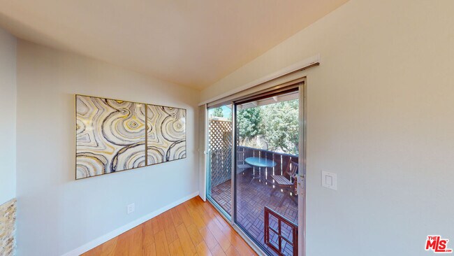 Foto del edificio - 15060 Victory Blvd