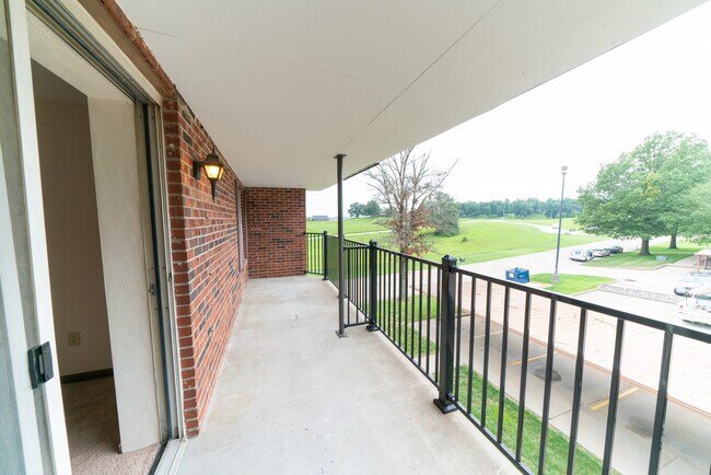 Foto del edificio - 407 N Mount Auburn Rd