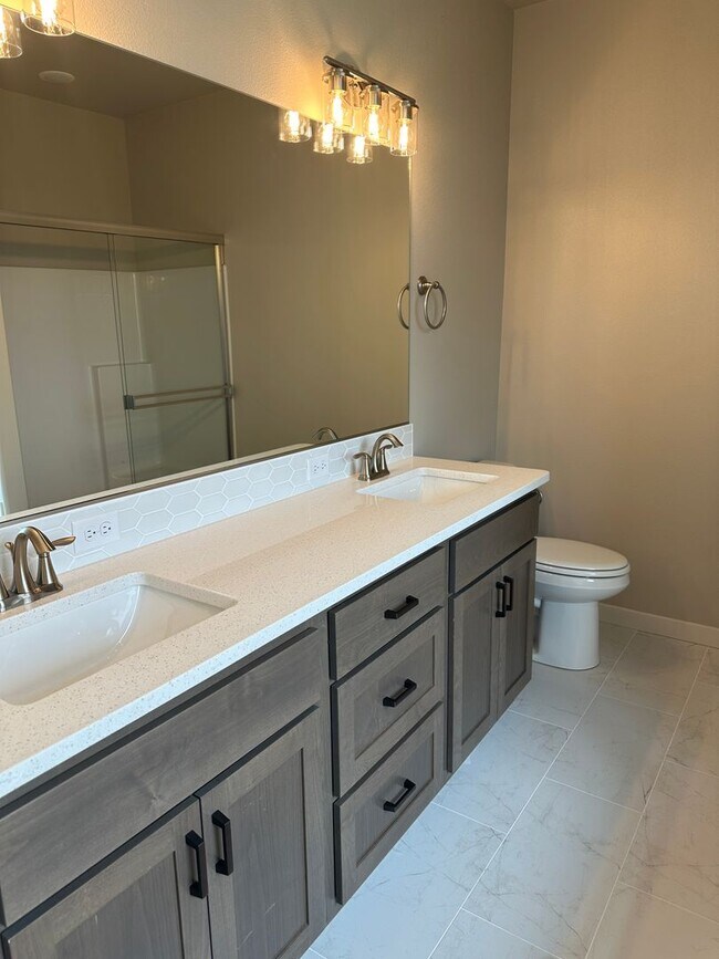 Foto del edificio - Alderbrook Homes, New Construction, XL Home for Rent!