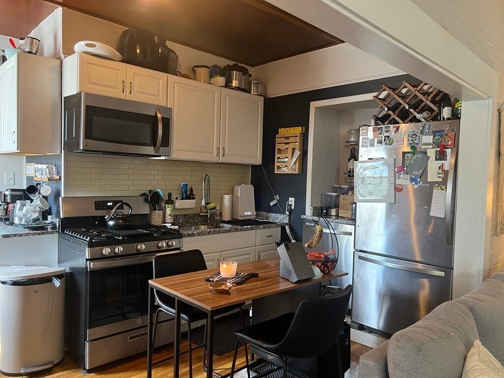 Foto principal - 242 Princeton St