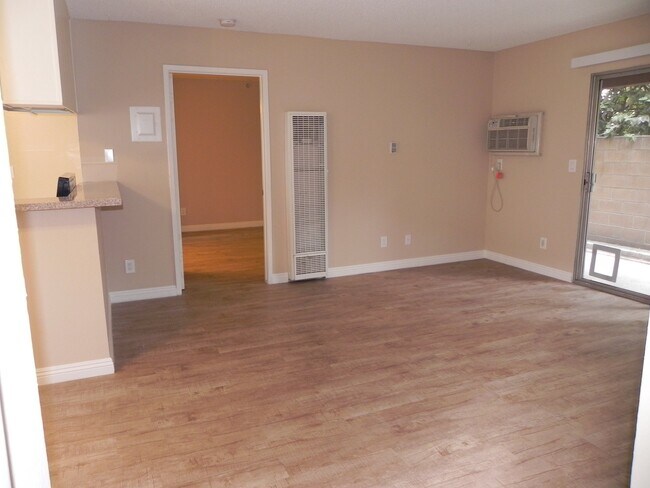 Foto del edificio - 8602 Chapman Ave