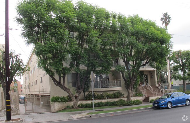 Primary Photo - 5204 Yarmouth Ave