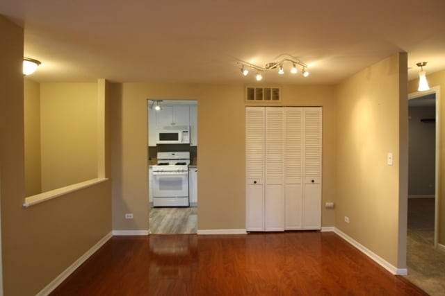 Building Photo - 1422 Tonset Ln