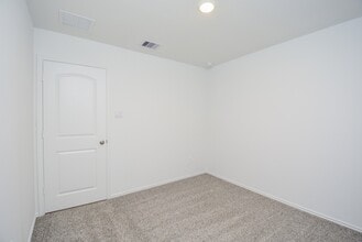 Building Photo - 5718 Sycamore Glen Dr