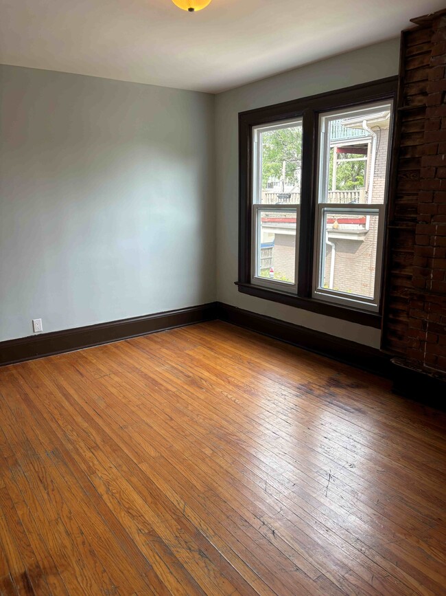 Building Photo - 329 Christina St N