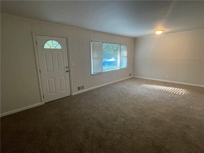 Building Photo - 3920 Cliftondale Pl