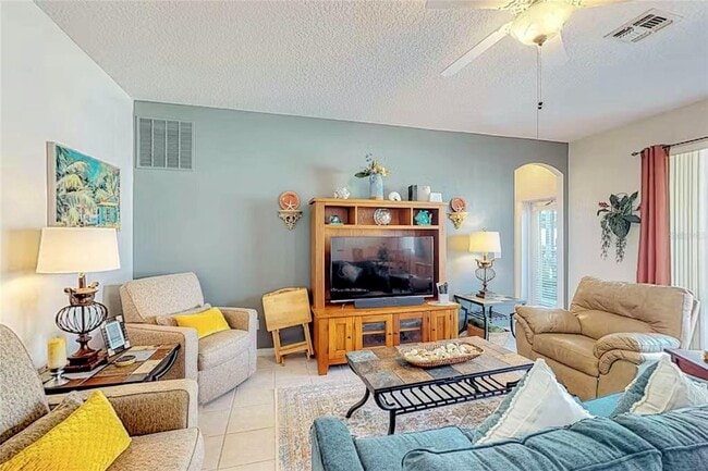 Foto del edificio - 136 Henley Cir