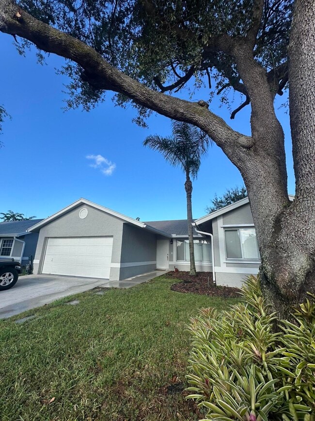 Building Photo - 5810 NW 37th Ave