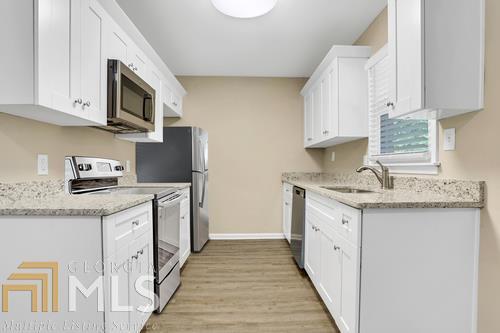 Foto del edificio - 160 Hidden Brook Ct