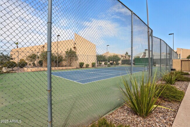 Foto del edificio - 8055 E Thomas Rd