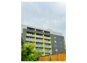 Building Photo - 388 King St E