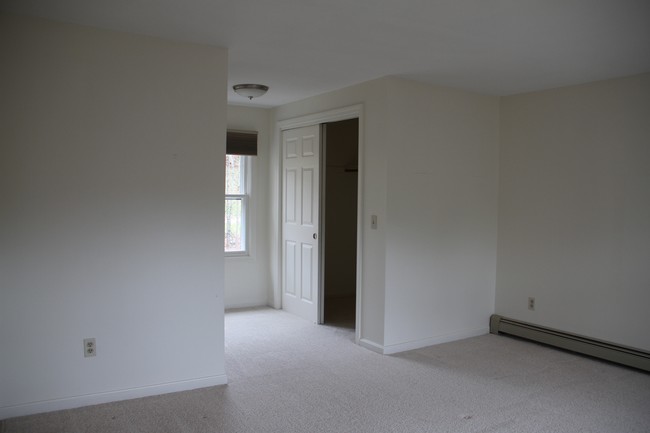 Master Bedroom - 20 Gates Rd