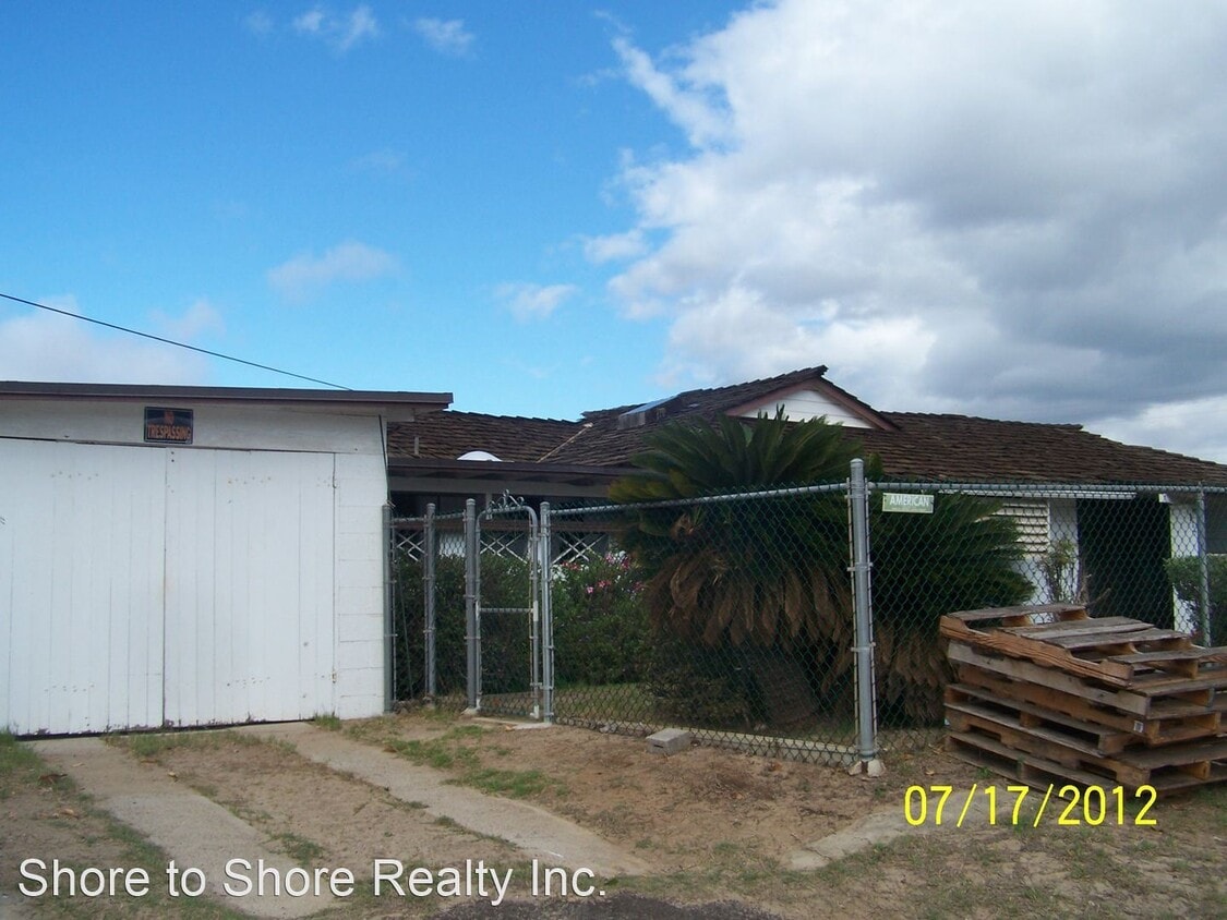 3 br, 2 bath House 215 Lono Avenue House for Rent in Kahului, HI