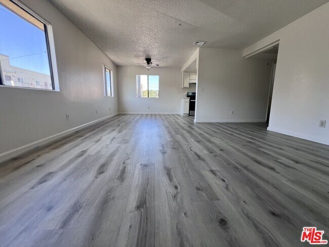 Building Photo - 238 S Ave 55