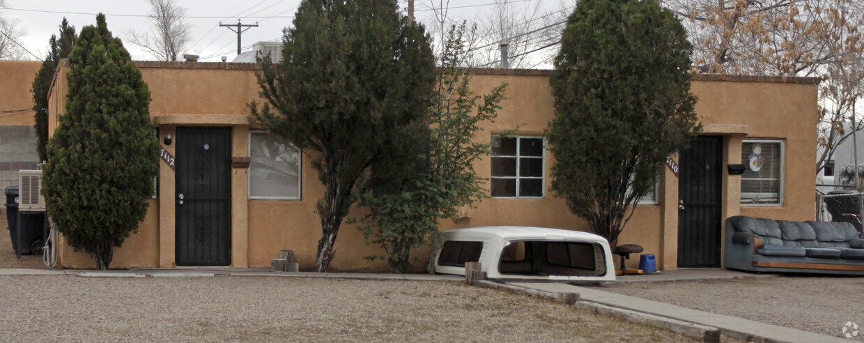 Foto del edificio - 7110-7116 Copper Ave NE