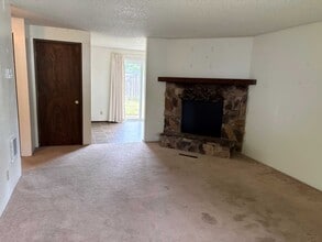 Building Photo - 4876-4878 Elderberry Loop