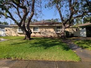 Building Photo - 2577 Sycamore Dr